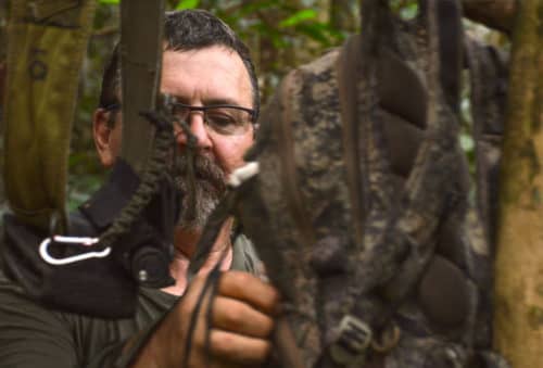 hunting picture-professional-hunter-in-cameroon-rain-forest